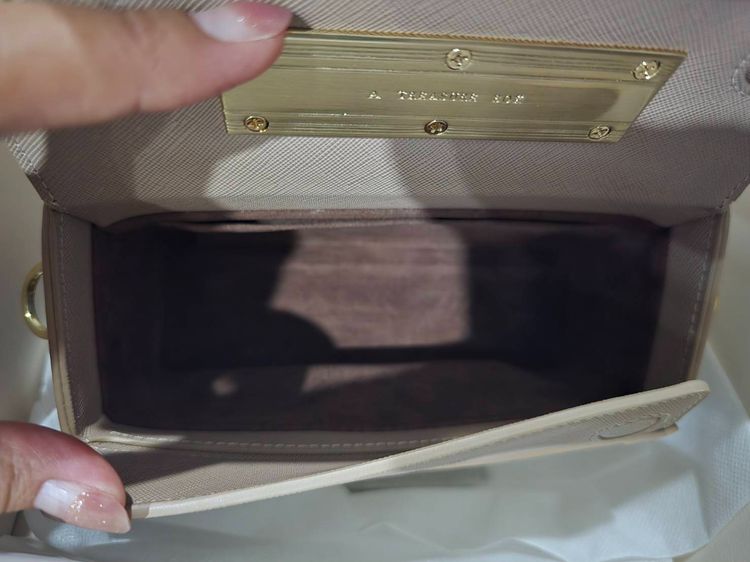 A Treasure Box รุ่น mini luggage สี Oat milk  used like new รูปที่ 7