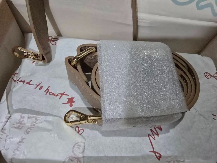 A Treasure Box รุ่น mini luggage สี Oat milk  used like new รูปที่ 6