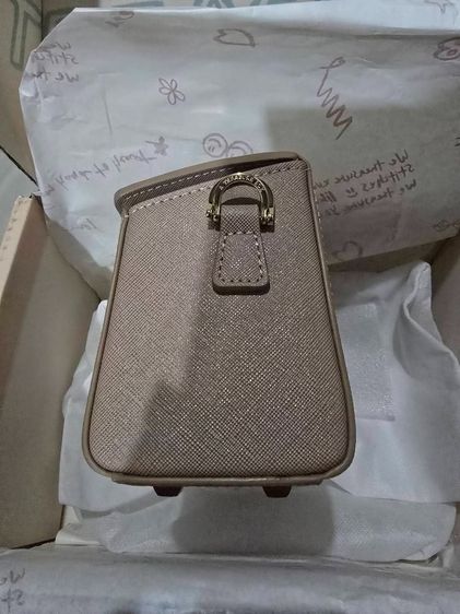 A Treasure Box รุ่น mini luggage สี Oat milk  used like new รูปที่ 11
