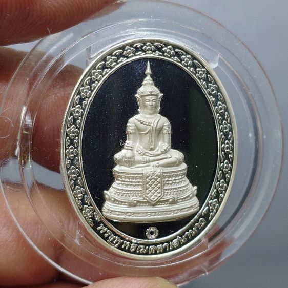 พระพุทธเมตตาเสนานาถ หลังพระปรมาภิไธย ภ.ป.ร. เนื้อเงิน กองทัพบก จัดสร้างเนื่องในวโรกาส 84 พรรษา ร9 ปี2556 พร้อมกล่องเดิม รูปที่ 5