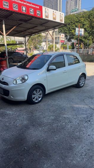 รถ Nissan March 1.2 E สี ขาว
