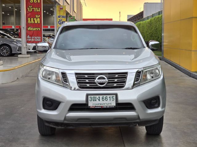 Nissan Navara 2019 2.5 E Pickup ดีเซล ไม่ติดแก๊ส เกียร์ธรรมดา บรอนซ์เงิน รูปที่ 2