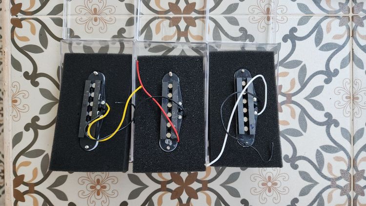 Pickup Guitar Squier Sonic Stratocaster SSS เซรามิกใหม่เพิ่งถอดขาย800บาท รูปที่ 3