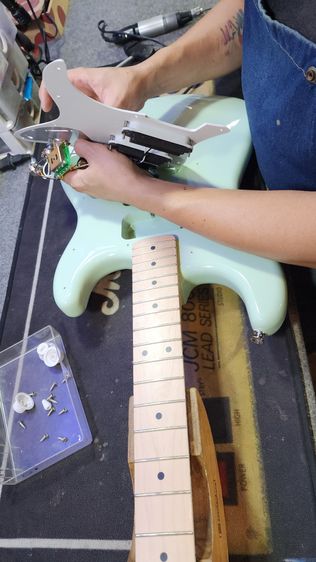 Pickup Guitar Squier Sonic Stratocaster SSS เซรามิกใหม่เพิ่งถอดขาย800บาท รูปที่ 5