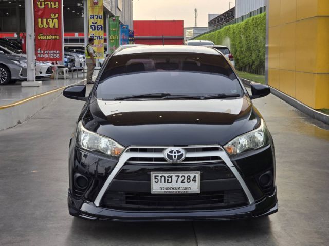 Toyota Yaris 2016 1.2 E Sedan เบนซิน ไม่ติดแก๊ส เกียร์อัตโนมัติ ดำ รูปที่ 2