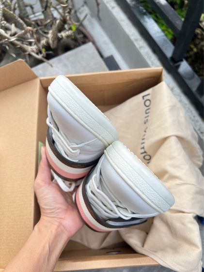 รองเท้าผ้าใบหลุยส์วิกตอง  รูปที่ 3