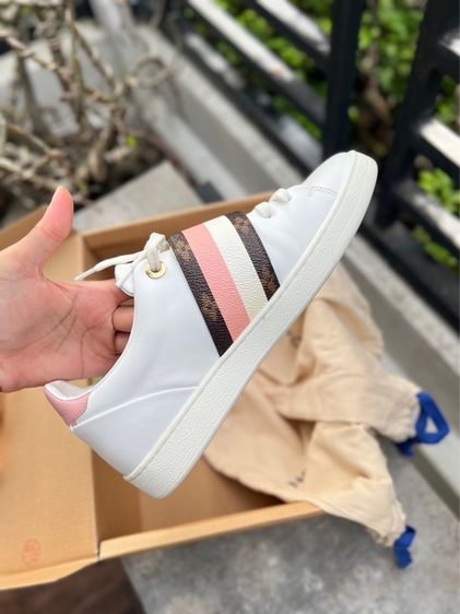 รองเท้าผ้าใบหลุยส์วิกตอง  รูปที่ 9