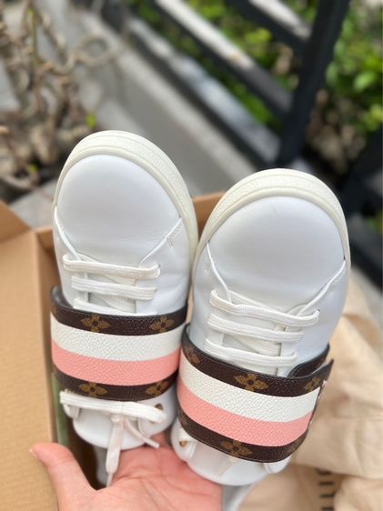 รองเท้าผ้าใบหลุยส์วิกตอง  รูปที่ 4