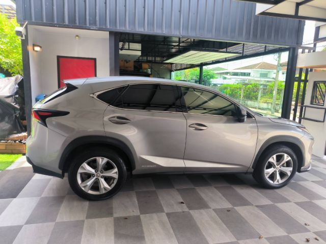 รถ Lexus Nx300h 2.5 Luxury สี น้ำตาล