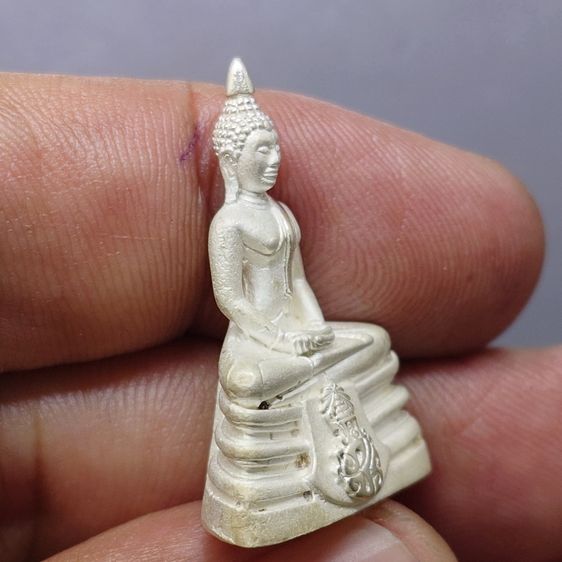 พระพุทธโสธร ภปร เนื้อเงิน พิมพ์ใหญ่ รุ่นสร้างพระอุโบสถ ปี 2539 พร้อมกล่องเดิม ใบเซอร์ รูปที่ 5