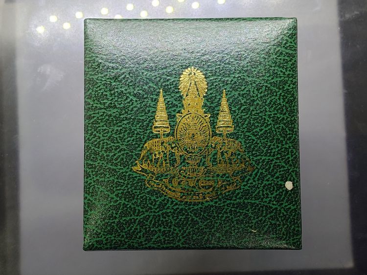 พระพุทธโสธร ภปร เนื้อเงิน พิมพ์ใหญ่ รุ่นสร้างพระอุโบสถ ปี 2539 พร้อมกล่องเดิม ใบเซอร์ รูปที่ 9