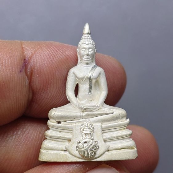 พระพุทธโสธร ภปร เนื้อเงิน พิมพ์ใหญ่ รุ่นสร้างพระอุโบสถ ปี 2539 พร้อมกล่องเดิม ใบเซอร์ รูปที่ 3