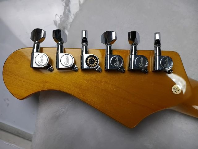 กีต้าร์ไฟฟ้า Gusta gst01 vintage ใช้งานน้อย รูปที่ 2