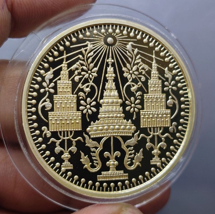 เหรียญพระแก้วมรกต ทรงเครื่อง 3 ฤดู พระจอมเกล้าพระนครเหนือ ปี 2538 เนื้อเงินขัดเงา ขนาด 4 ซ.ม. พร้อมกล่องเดิม รูปที่ 6