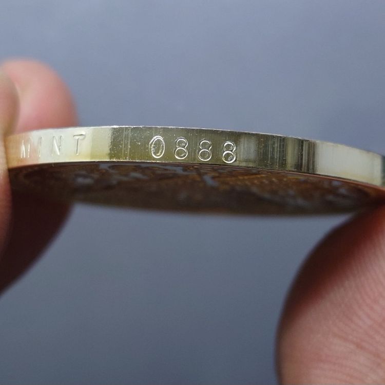 เหรียญพระแก้วมรกต ทรงเครื่อง 3 ฤดู พระจอมเกล้าพระนครเหนือ ปี 2538 เนื้อเงินขัดเงา ขนาด 4 ซ.ม. พร้อมกล่องเดิม รูปที่ 7