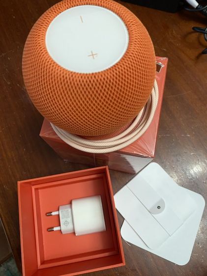 Apple HomePod Mini ราคาตัวละ 3,000 บาท สภาพ : 100เปอร์เซ็น  อุปกรณ์ ครบถ้วนทุกอย่างไม่ขาดเลย ลำโพง  หัวชาร์จ  คู่มือ กล่องยังมีพลาสติกหุ้ม รูปที่ 2