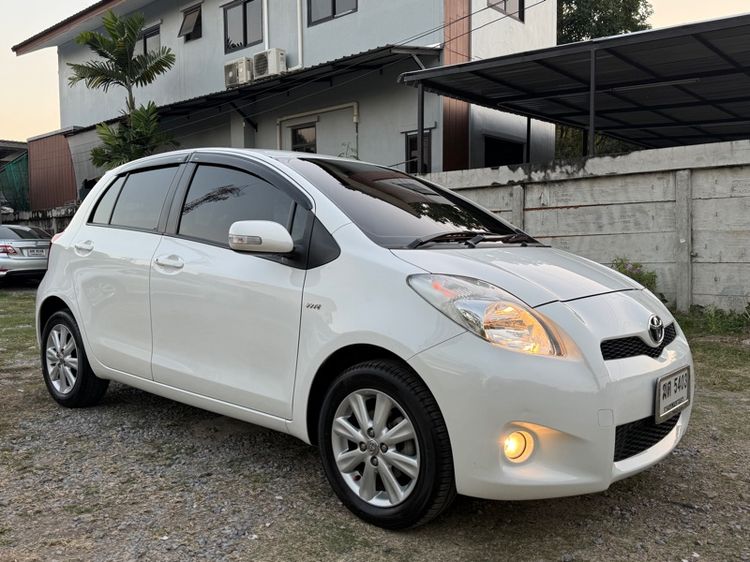 รถ Toyota Yaris 1.5 E สี ขาว