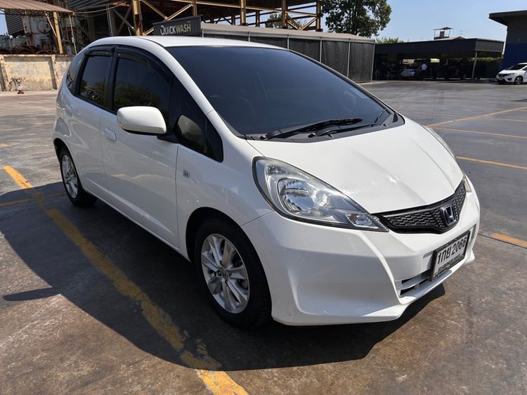 Honda Jazz 2013 1.5 V i-VTEC Sedan เบนซิน ไม่ติดแก๊ส เกียร์อัตโนมัติ ขาว