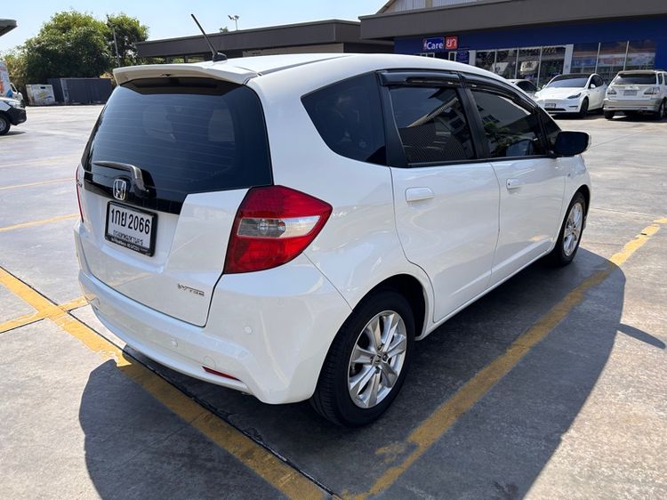 Honda Jazz 2013 1.5 V i-VTEC Sedan เบนซิน ไม่ติดแก๊ส เกียร์อัตโนมัติ ขาว รูปที่ 4