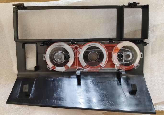 หน้ากากวิทยุ BMW E36 COMPACT ปี 95-2000 เป็นของแท้ ของใหม่ เหลืออันสุดท้ายแล้วครับ รูปที่ 4