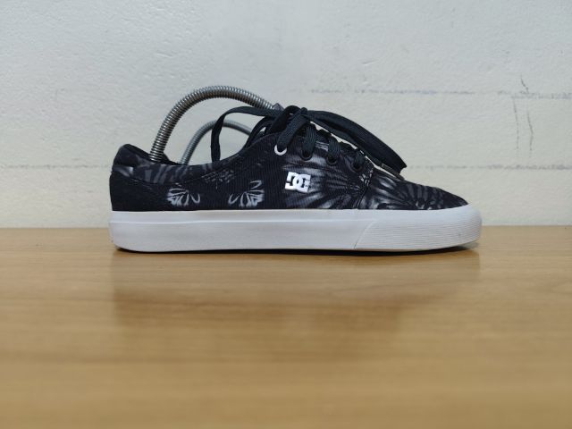 ผ้าใบ DC 41.0 26.5  แท้ มือสอง รูปที่ 3