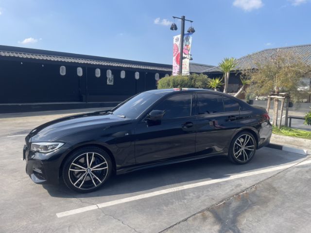 BMW Series 3 2021 330e Sedan ปลั๊กอินไฮบริด (PHEV) ไม่ติดแก๊ส เกียร์อัตโนมัติ ดำ รูปที่ 4