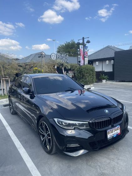 รถ BMW Series 3 330e สี ดำ