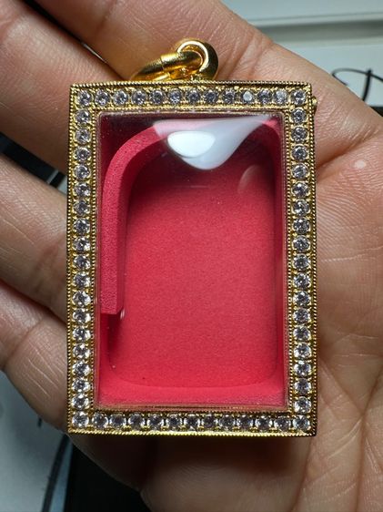 พระสมเด็จตลับทองเหลืองชุดทองงานแกะค่ะ