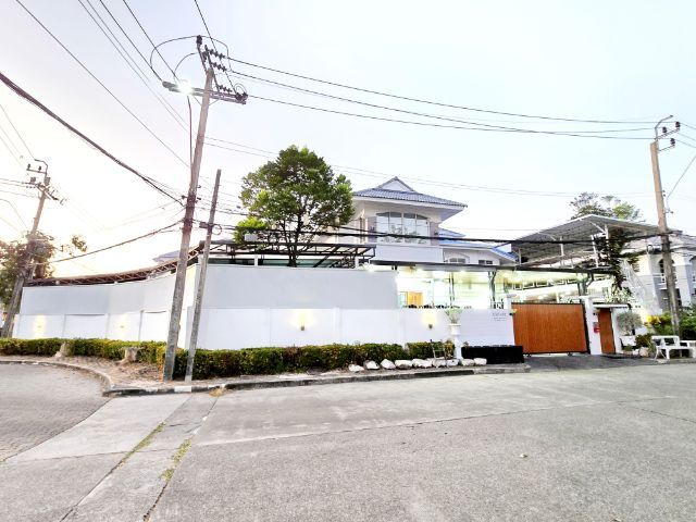 ตกแต่งครบ บ้านเดี่ยว เกือบ120 ตรว. 
แถมทั้งหลัง