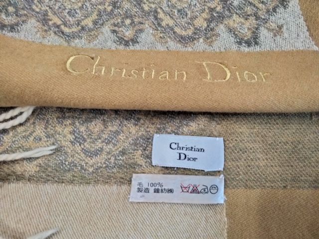 ผ้าคลุมไหล่แบรนด์เนม เนื้อ wool รูปที่ 7