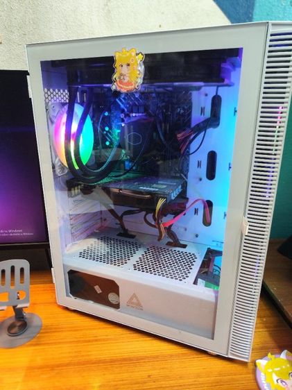 คอมเล่นเกม i3 Gen13 GTX 1050Ti RAMHyperX เคสขาวชุดน้ำปิดสวยๆ (ทีเด็ด SSD ล้วน 4 ลูก 1.75TB) แรงบูตไว