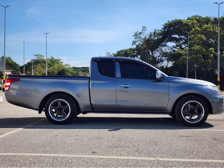 Mitsubishi Triton 2017 All New Mega Cab 2.5 GLX Pickup ดีเซล ไม่ติดแก๊ส เกียร์ธรรมดา เทา รูปที่ 4