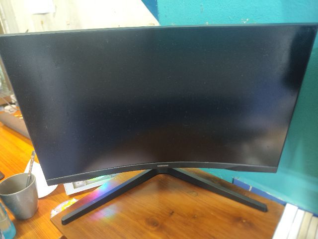 จอ samsung27 นิ้ว, 2K, 144Hz จอเป็นเส้น