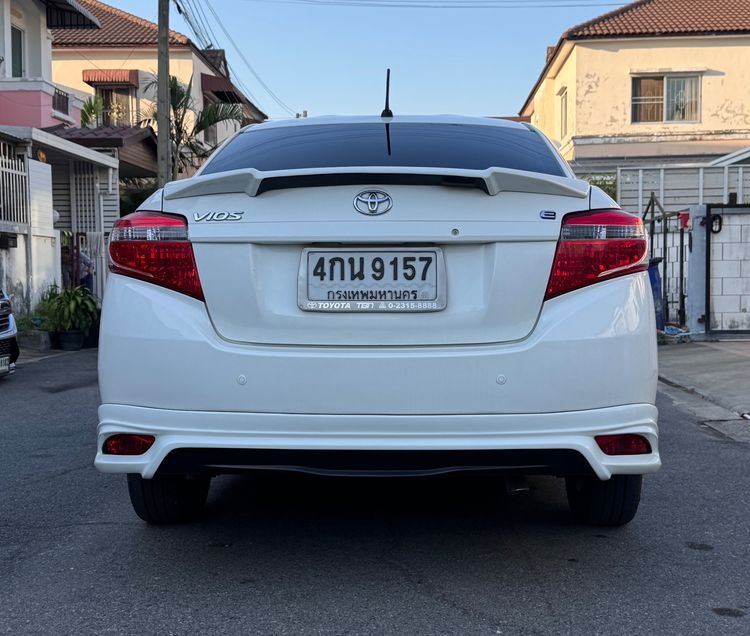 Toyota Vios 2015 1.5 E Sedan เบนซิน ไม่ติดแก๊ส เกียร์อัตโนมัติ ขาว รูปที่ 4
