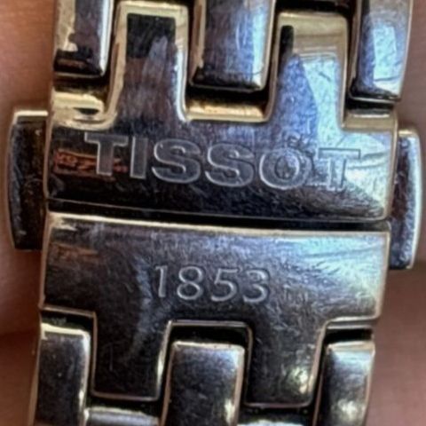 Swiss Made(Auto)Tissot Classic ขนาด 40 มิล ระบบออโต้สำรองพลังงาน 80 ชั่วโมง ไม่ใช้ถ่าน สภาพสวย ของจริงดูดีกว่าในรูปเยอะ รุ่นนี้ของใหม่เกือบ 30,000 บาท ขอส่งต่อ 8500บาท ครับ รูปที่ 4