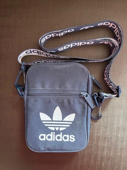Adidas กระเป๋าสะพายข้างใบเล็ก รุ่น AC Festival มือสองของแท้ สภาพ 95เปอร์เซ็นต์ (HD7163)