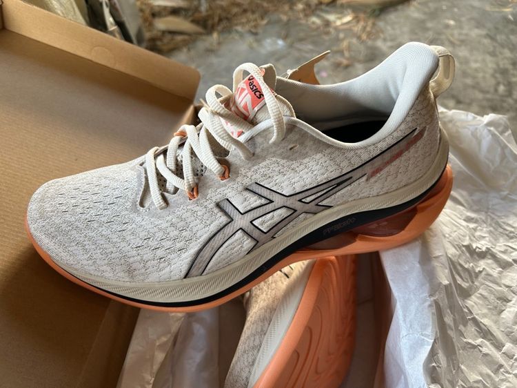 รองเท้าวิ่ง asics