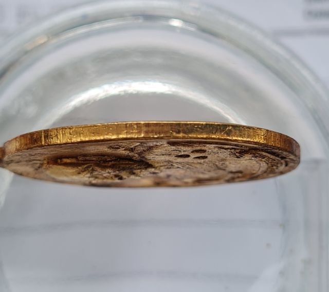 🟠082 ลป.ทิม ห่วงเชื่อม มีตอกโค๊ต กรรมการ เนื้อสีทองเก่า พระบ้านคุณตาสะสมไว้นานแล้วค่ะ รูปที่ 5