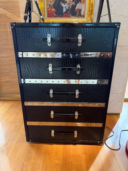 ตู้ 5 ลิ้นชัก หนังพียูลายจรเข้สีดำ มี 2 ใบ