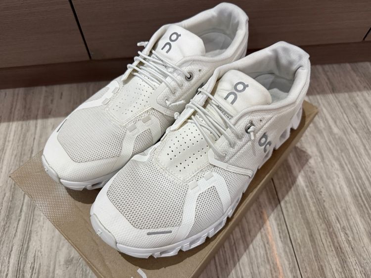 รองเท้า oncloud  white us 9.5 men รูปที่ 6