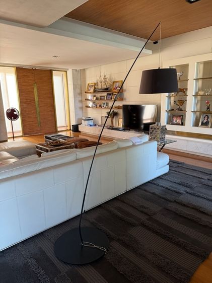 โคมไฟโค้งขนาดใหญ่ สีดำ