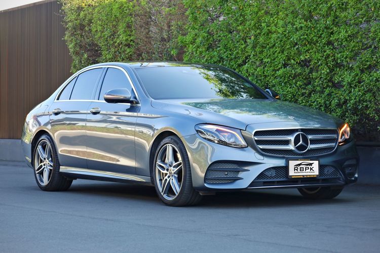 Mercedes-Benz E-Class 2017 E300e Sedan ปลั๊กอินไฮบริด (PHEV) ไม่ติดแก๊ส เกียร์อัตโนมัติ เทา รูปที่ 4