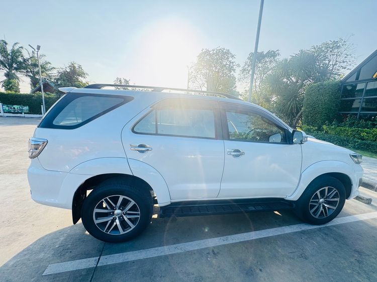 Toyota Fortuner 2012 3.0 V Utility-car ดีเซล เกียร์อัตโนมัติ ขาว รูปที่ 2