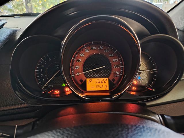 รถ Toyota Yaris 1.2 G สี ส้ม