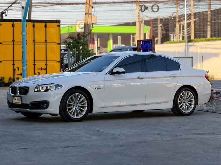 รถ BMW Series 5 528i สี ขาว