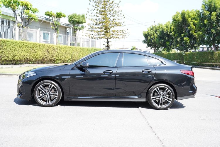 BMW Series 2 2024 220i Sedan เบนซิน เกียร์อัตโนมัติ ดำ รูปที่ 4