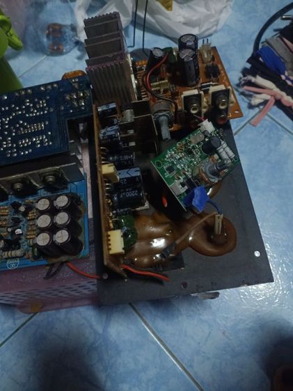 ซาวด์บาร์ ลำโพงแยกชิ้น และซับวูฟเฟอร์ อุปกรณ์เครื่องเสียง