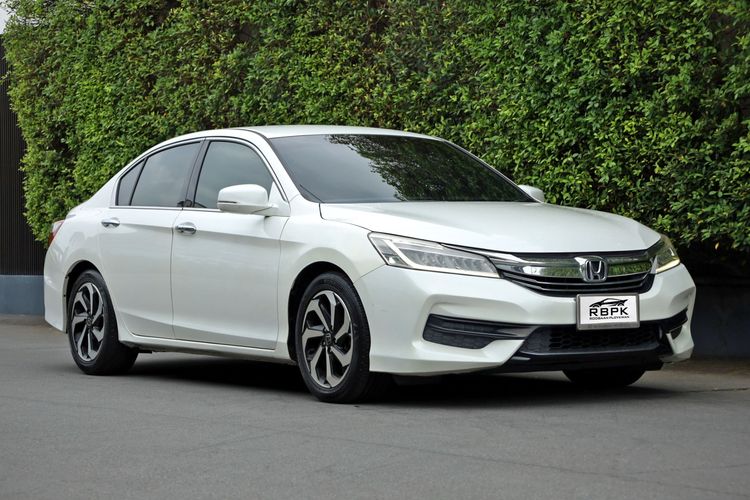 Honda Accord 2016 2.0 E Sedan เบนซิน ไม่ติดแก๊ส เกียร์อัตโนมัติ ขาว รูปที่ 4