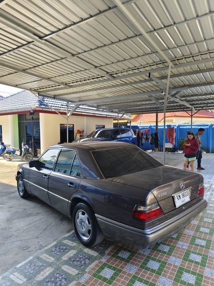 Mercedes-Benz E-Class 1993 E220 Sedan เบนซิน ไม่ติดแก๊ส เกียร์อัตโนมัติ น้ำตาล รูปที่ 2