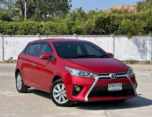 รถ Toyota Yaris 1.2 G สี แดง